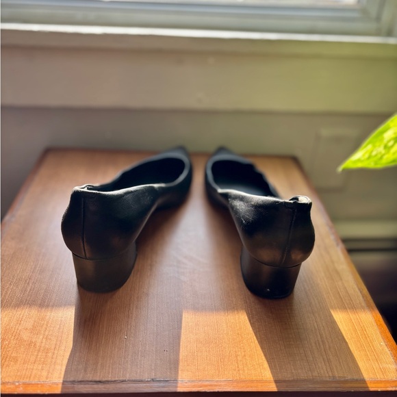 Vintage Via Spiga Block Heel Black Leather Pointed Toe Pumps - Picture 3 of 7